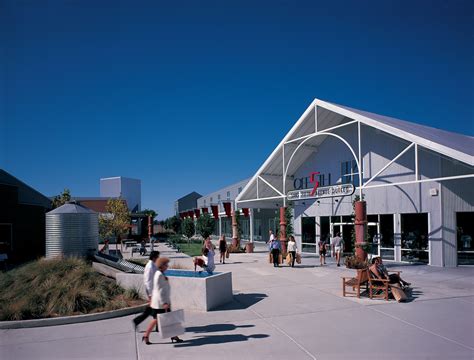 adidas outlet petaluma village.